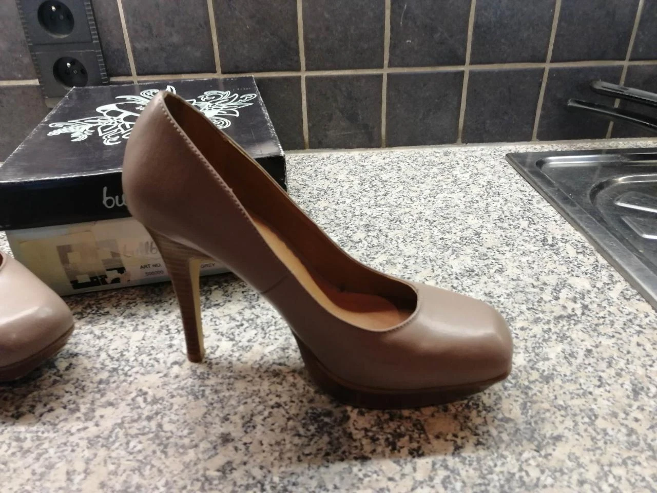 pumps marca bullboxer cinza claro - tamanho 38 – photo 3